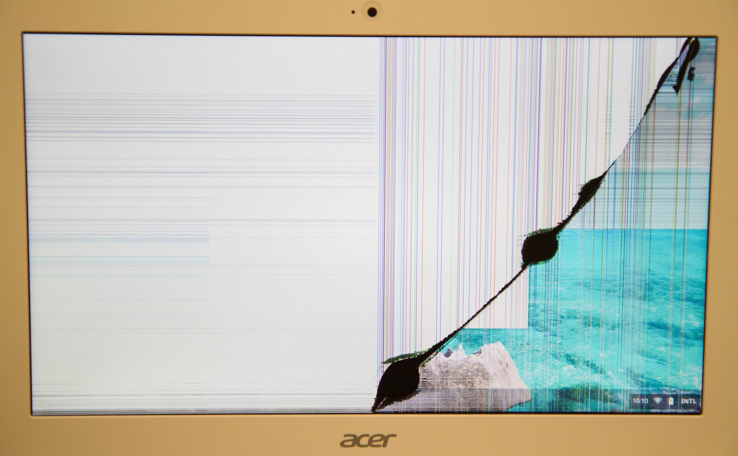 Example of a cracked LCD screen